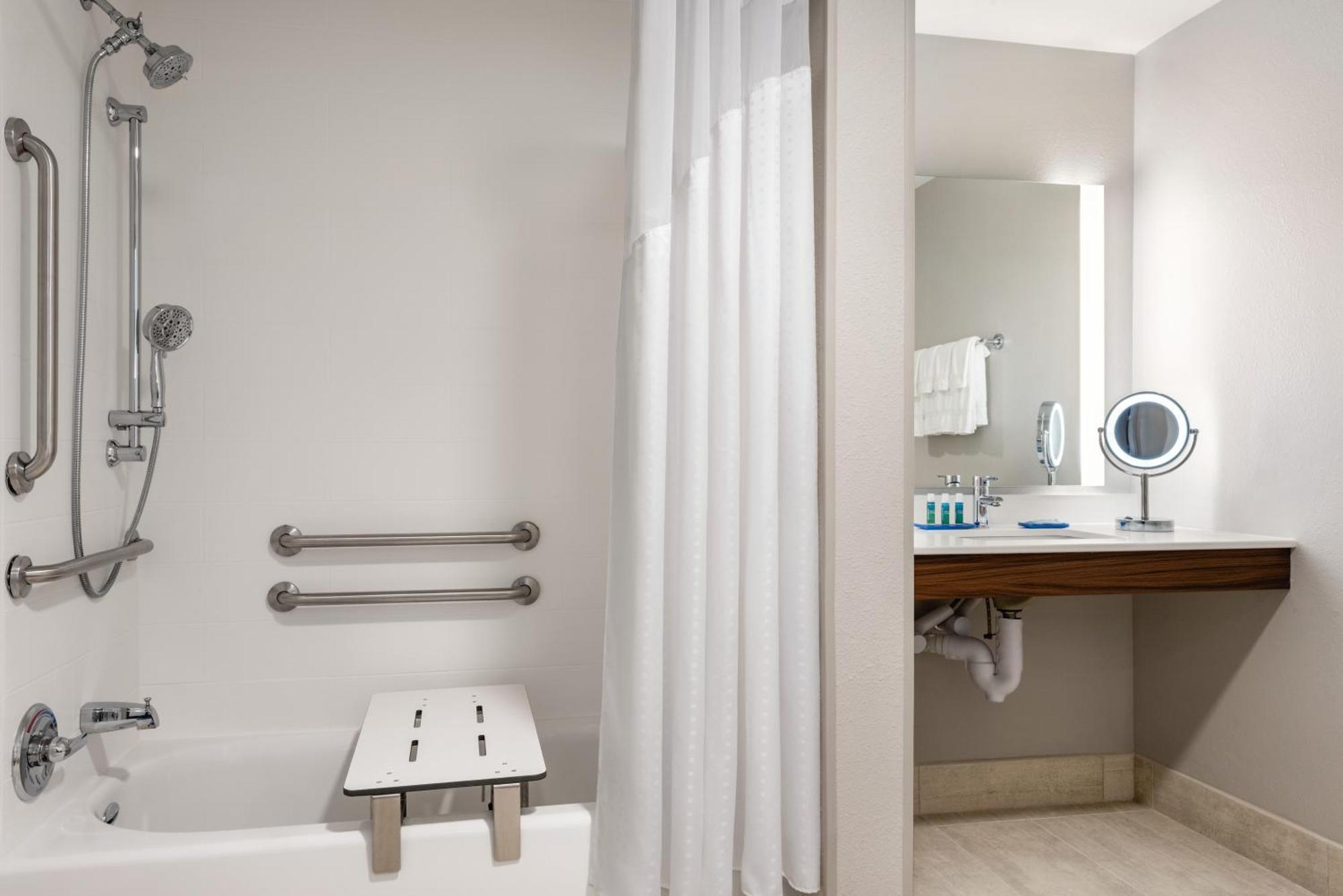 Holiday Inn Express & Suites - West Des Moines - Jordan Creek By Ihg Esterno foto